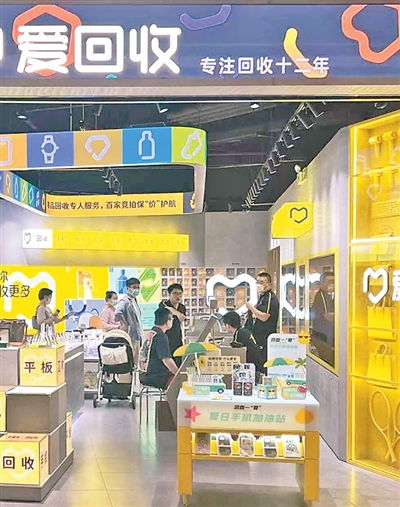 線上品牌發力線下開店 策略、挑戰與機遇